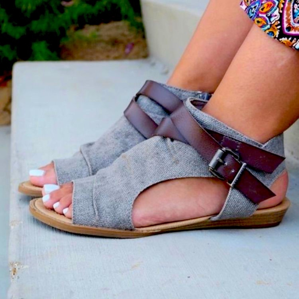 Blowfish Malibu gladiator Grey with chocolate brown straps! Size 10 womens